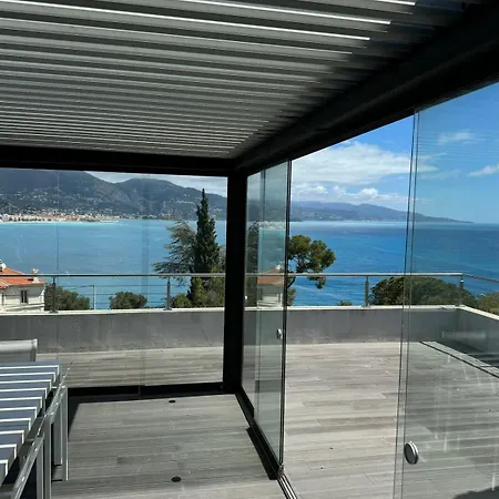 Seaside Villa *